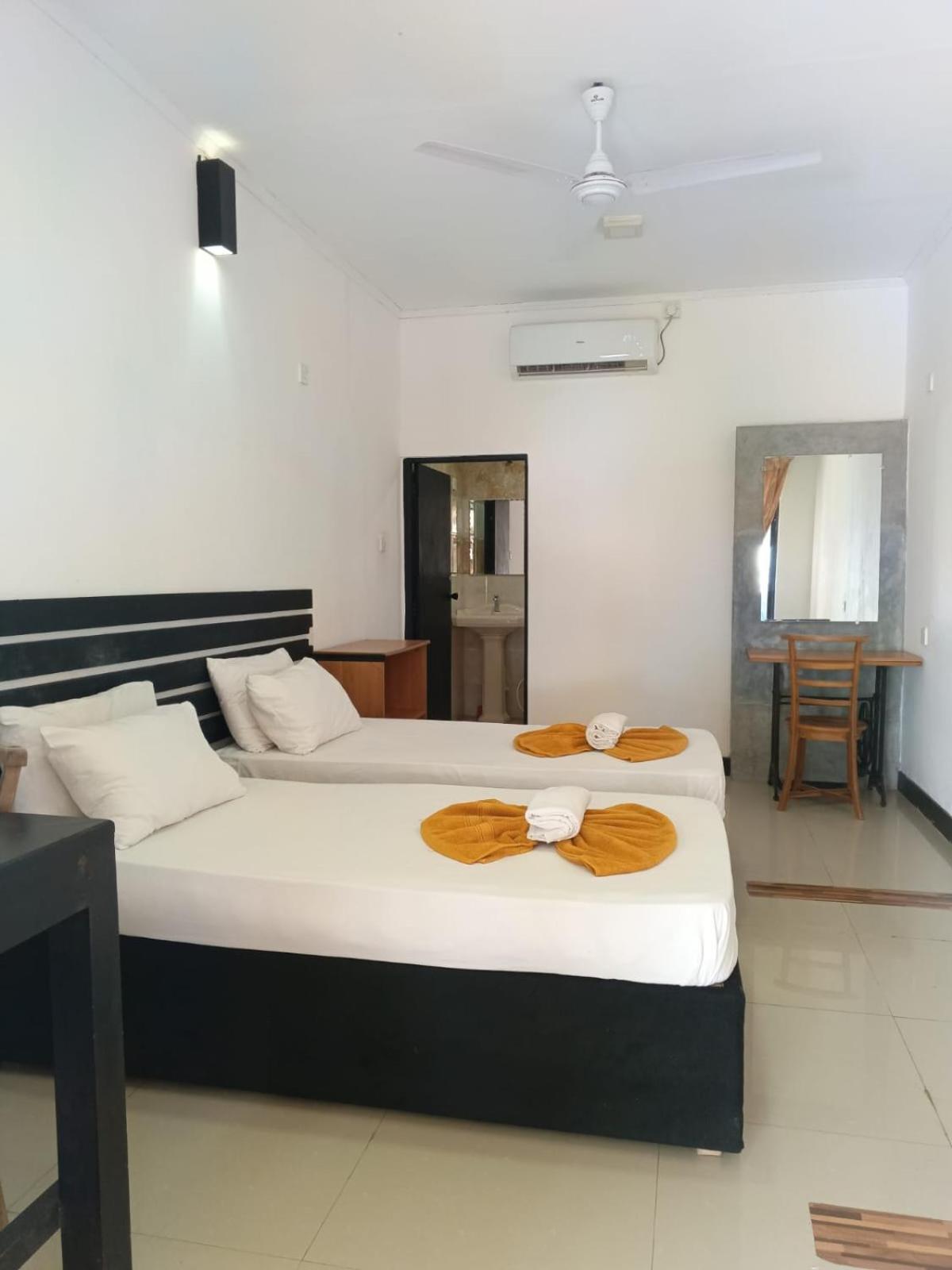 Yes Beach House Hotel Mirissa Ngoại thất bức ảnh